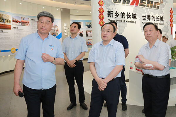 新乡市敌灾市长魏建平到hg1088机械调研督导“万人助万企”活动发展情况 新乡市敌灾市长魏建平到hg1088机械调研督导“万人助万企”活动发展情况