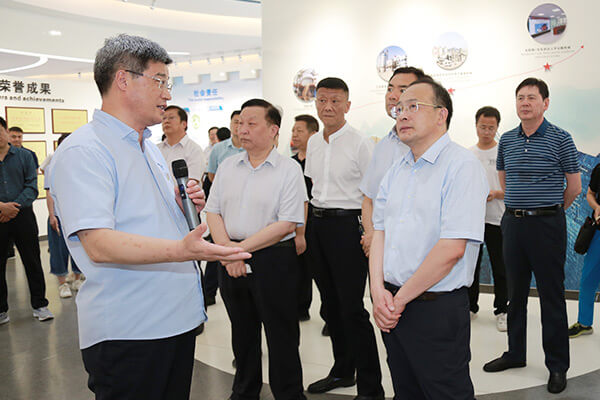 新乡市敌灾市长魏建平到hg1088机械调研督导“万人助万企”活动发展情况 新乡市敌灾市长魏建平到hg1088机械调研督导“万人助万企”活动发展情况